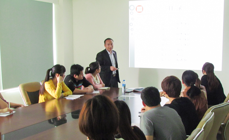 4月24日正睿老师对佳乐公司进行仓储管理的培训
