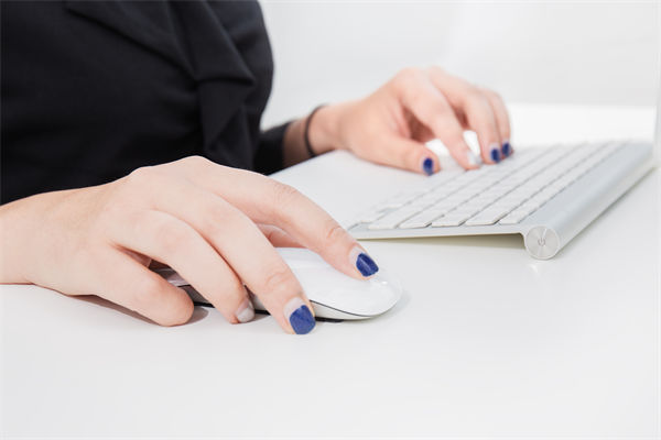 女子工资4600每天花近百元通勤上班，人力资源怎么看？